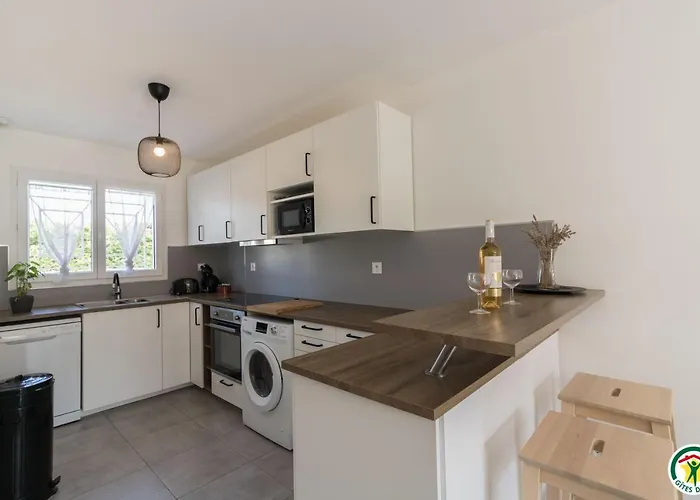 Les De Castel - Les Muriers Hébergement de vacances